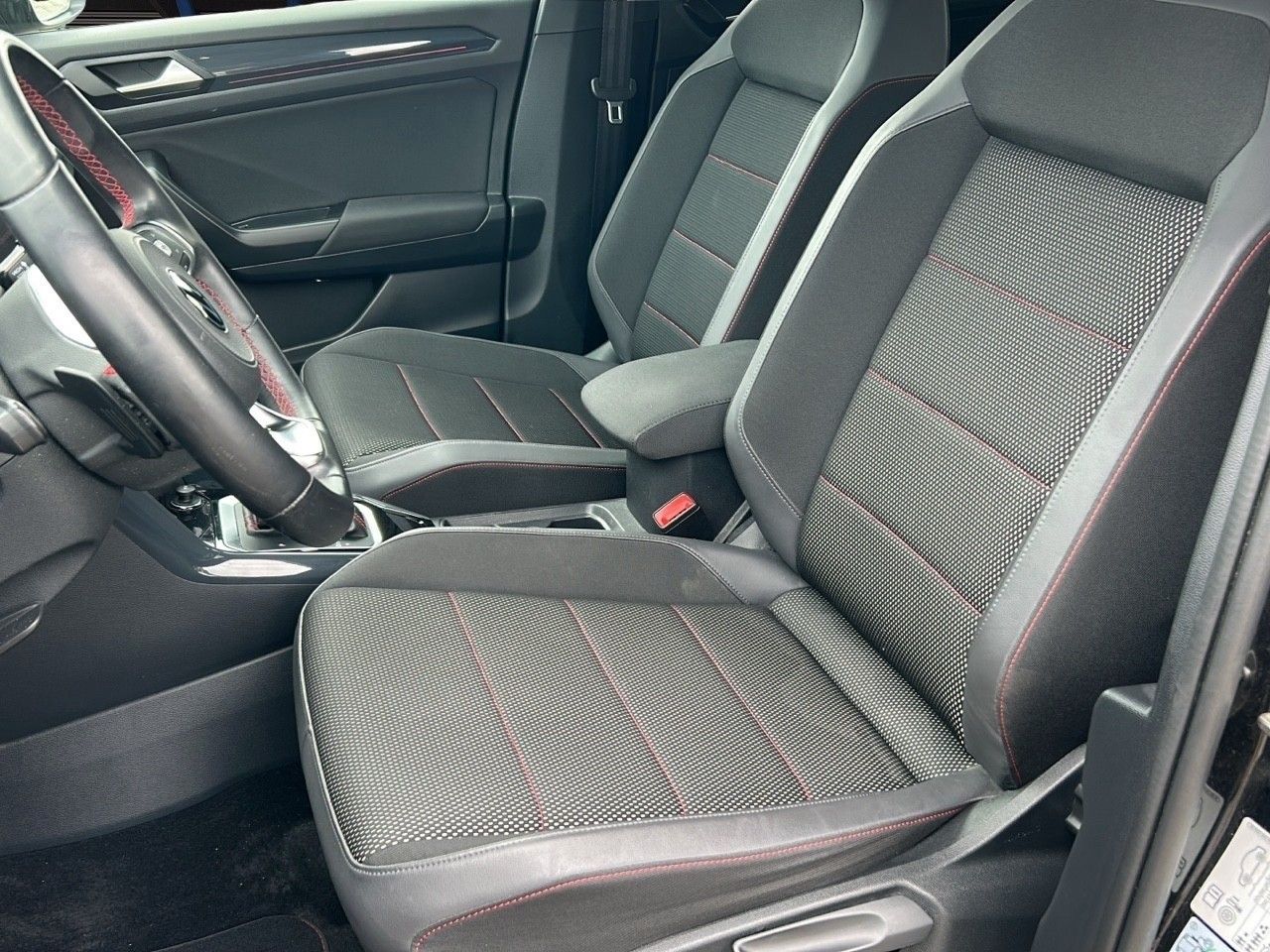 Volkswagen T-Roc Sport - Samsaru's Car Outlet