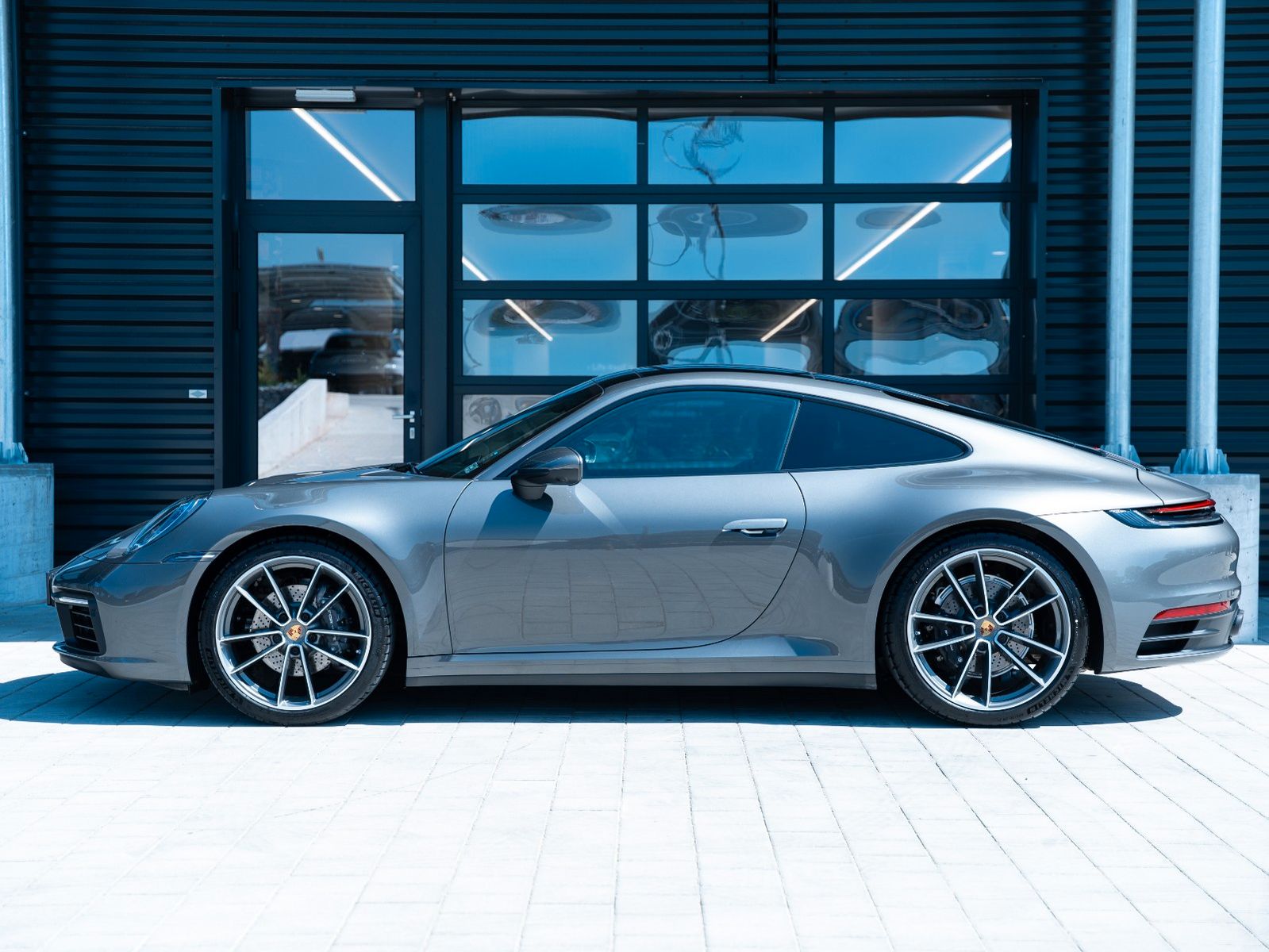 Porsche 911 Carrera 4 - Samsaru's Car Outlet