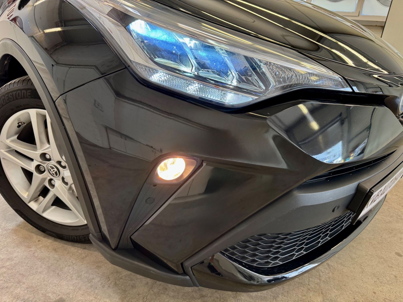 Toyota C-HR 2.0 Hybrid Business Edition - Samsaru's Car Outlet