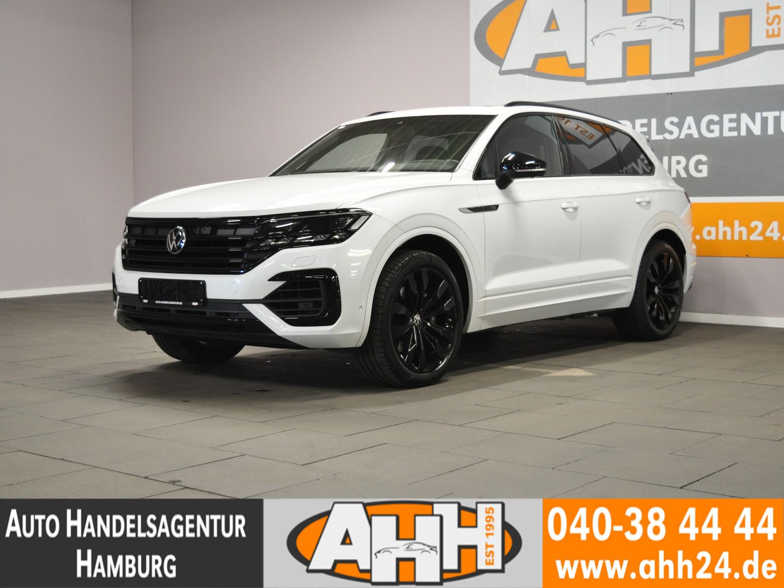 Volkswagen Touareg 3.0 TSI 4M R-LINE - Samsaru's Car Outlet