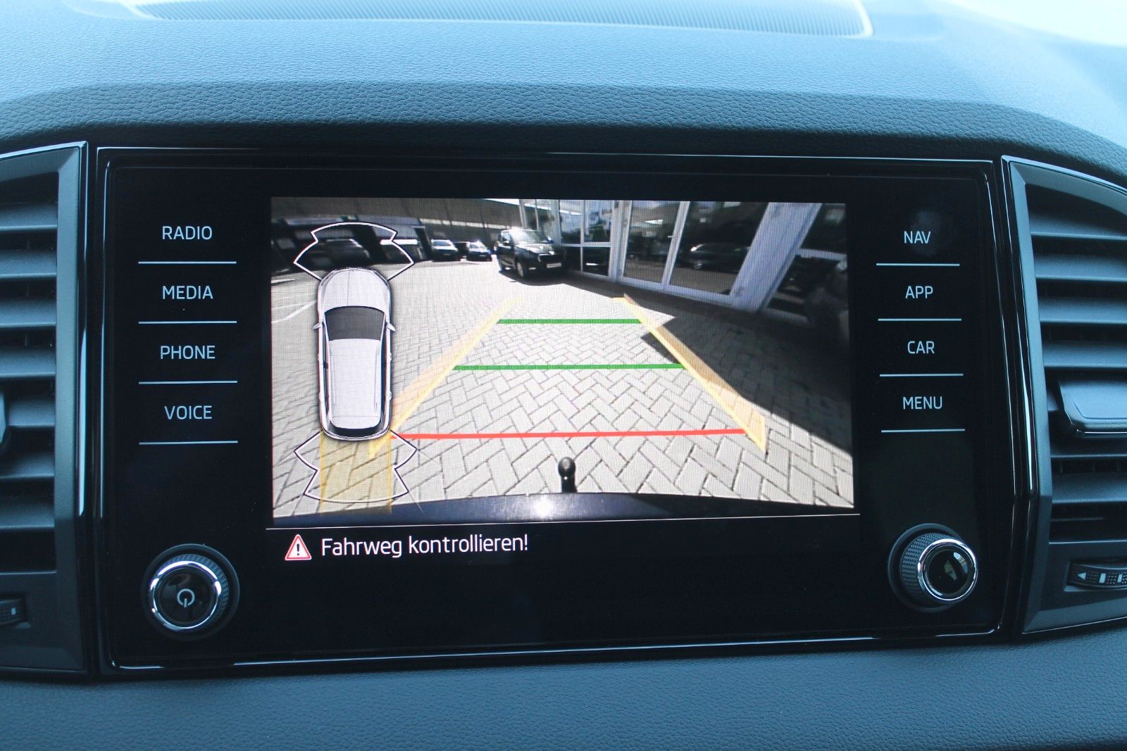 Skoda Karoq 1.5 TSI DSG Sportline AHK/NAVI/ACC/Canton