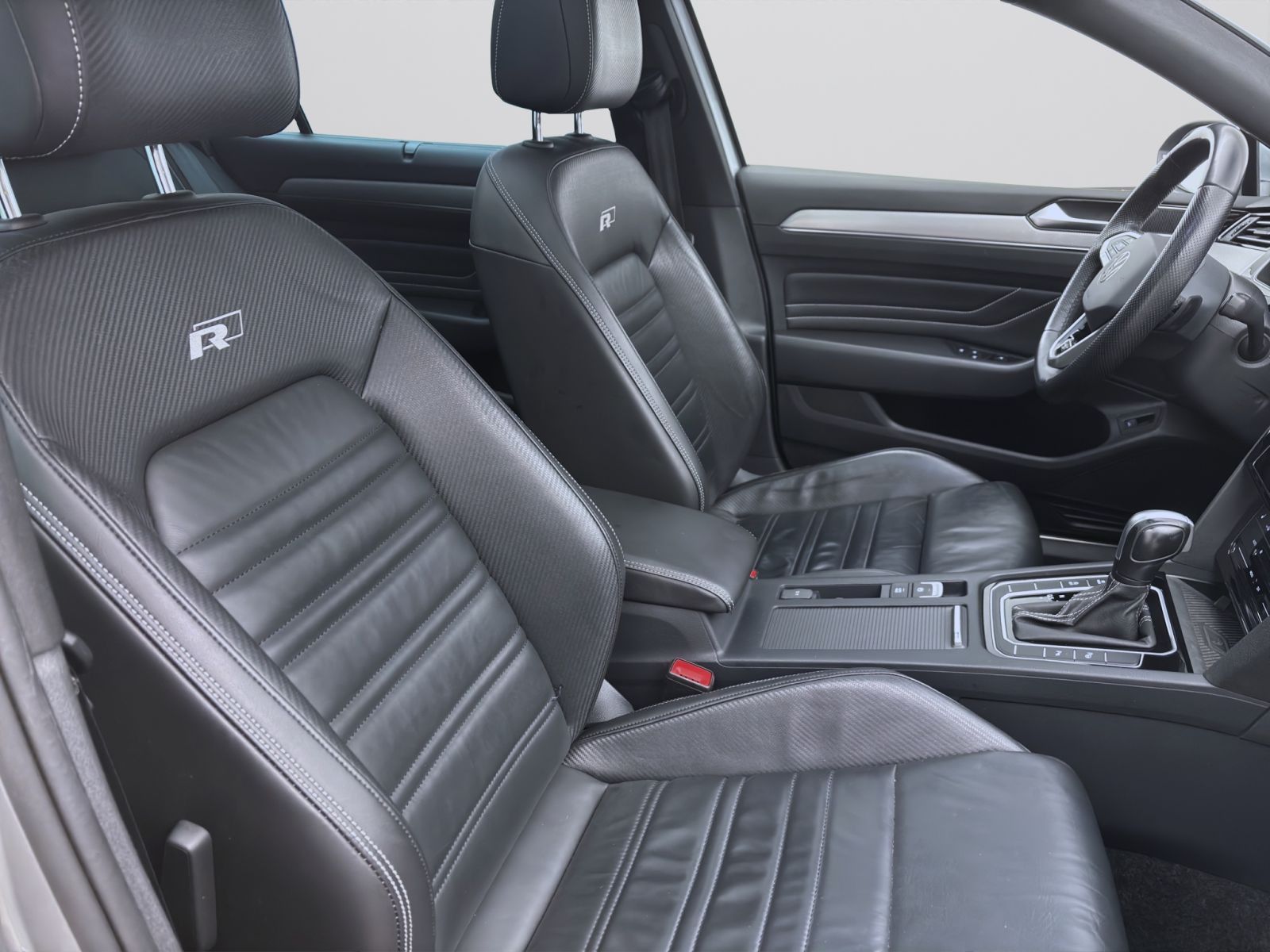 Volkswagen Passat Variant 2.0 TSI DSG 4M R-LINE PANO AHK NA