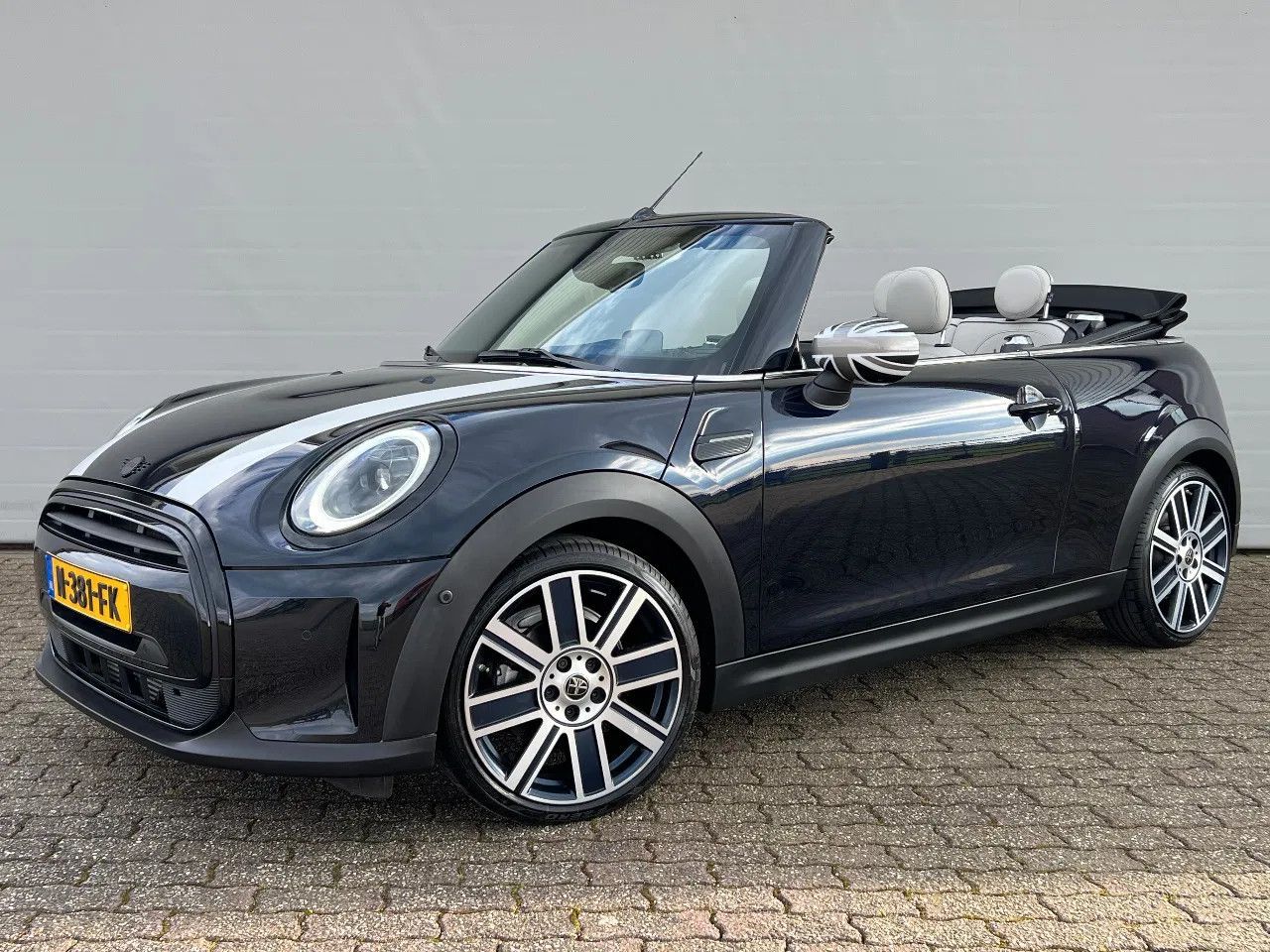 MINI Cooper Cabrio YOURS - Samsaru's Car Outlet