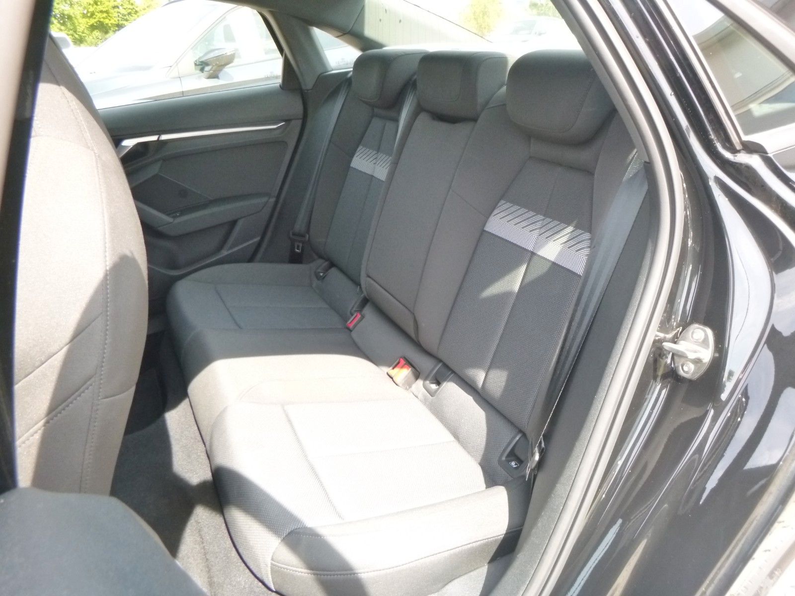 Audi A3 Limo 30 TDI >AUT/NAVI/Sitzheiz/PDC<