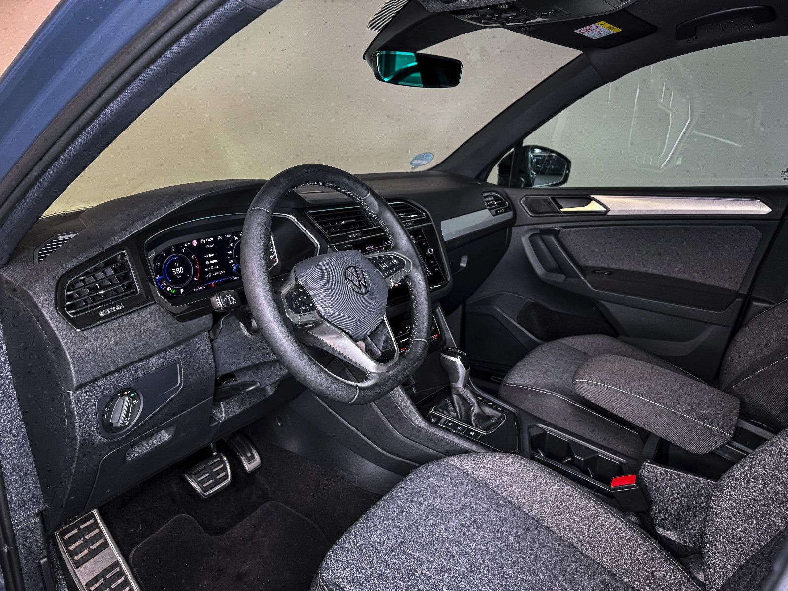 Volkswagen Tiguan Move - Samsaru's Car Outlet