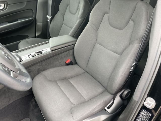 Volvo XC60 B4 2WD Momentum Pro Mild-Hybrid - Samsaru's Car Outlet