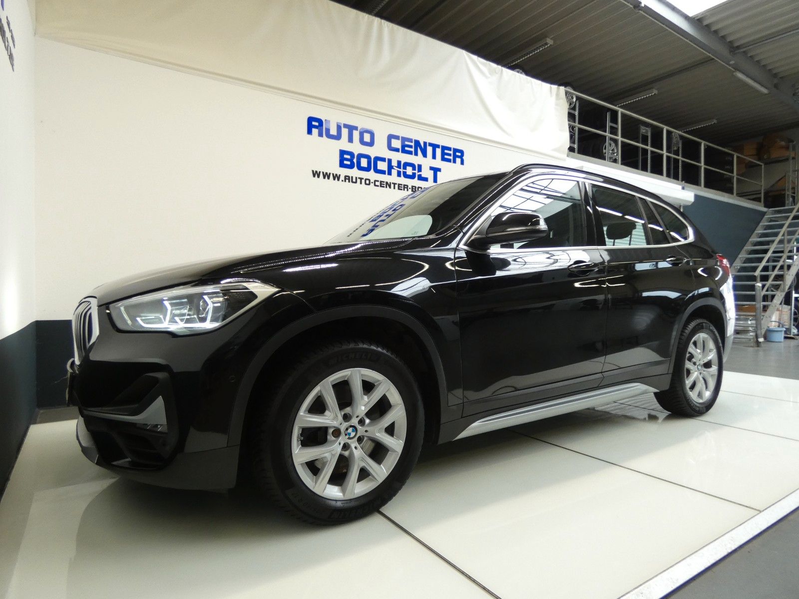 BMW X1 xDrive 20 i xLine - Samsaru's Car Outlet