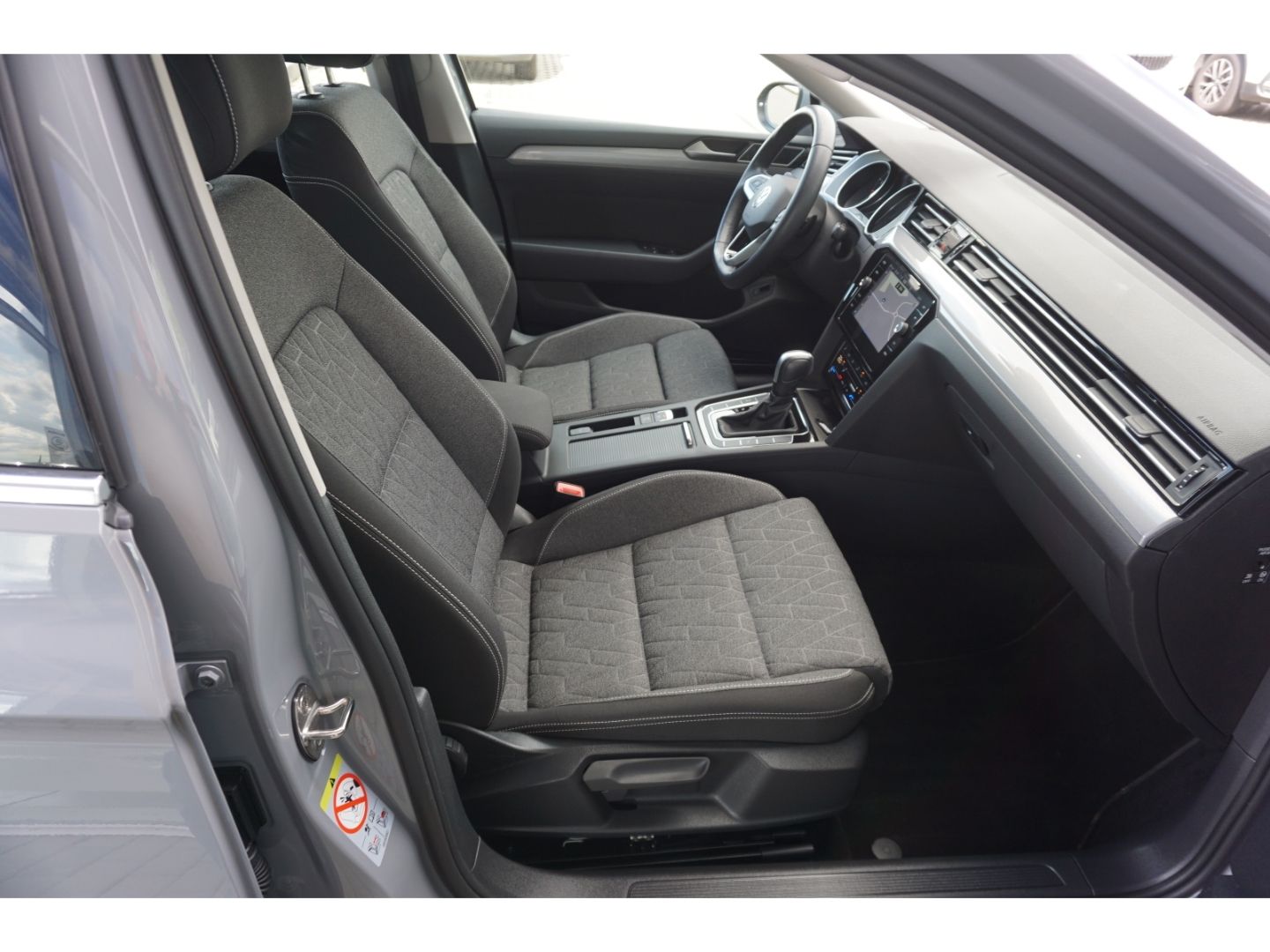 Volkswagen Passat 1.5TSI-DSG - Samsaru's Car Outlet