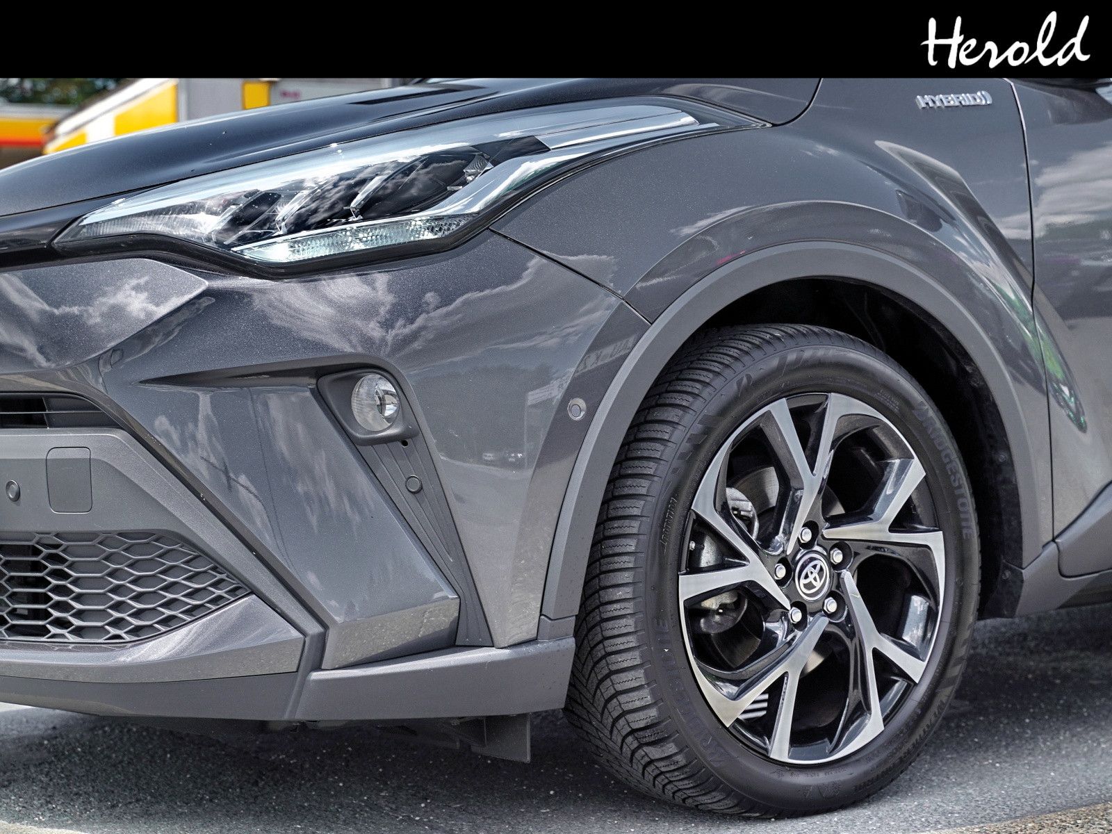 Toyota C-HR Hybrid Team D - Samsaru's Car Outlet