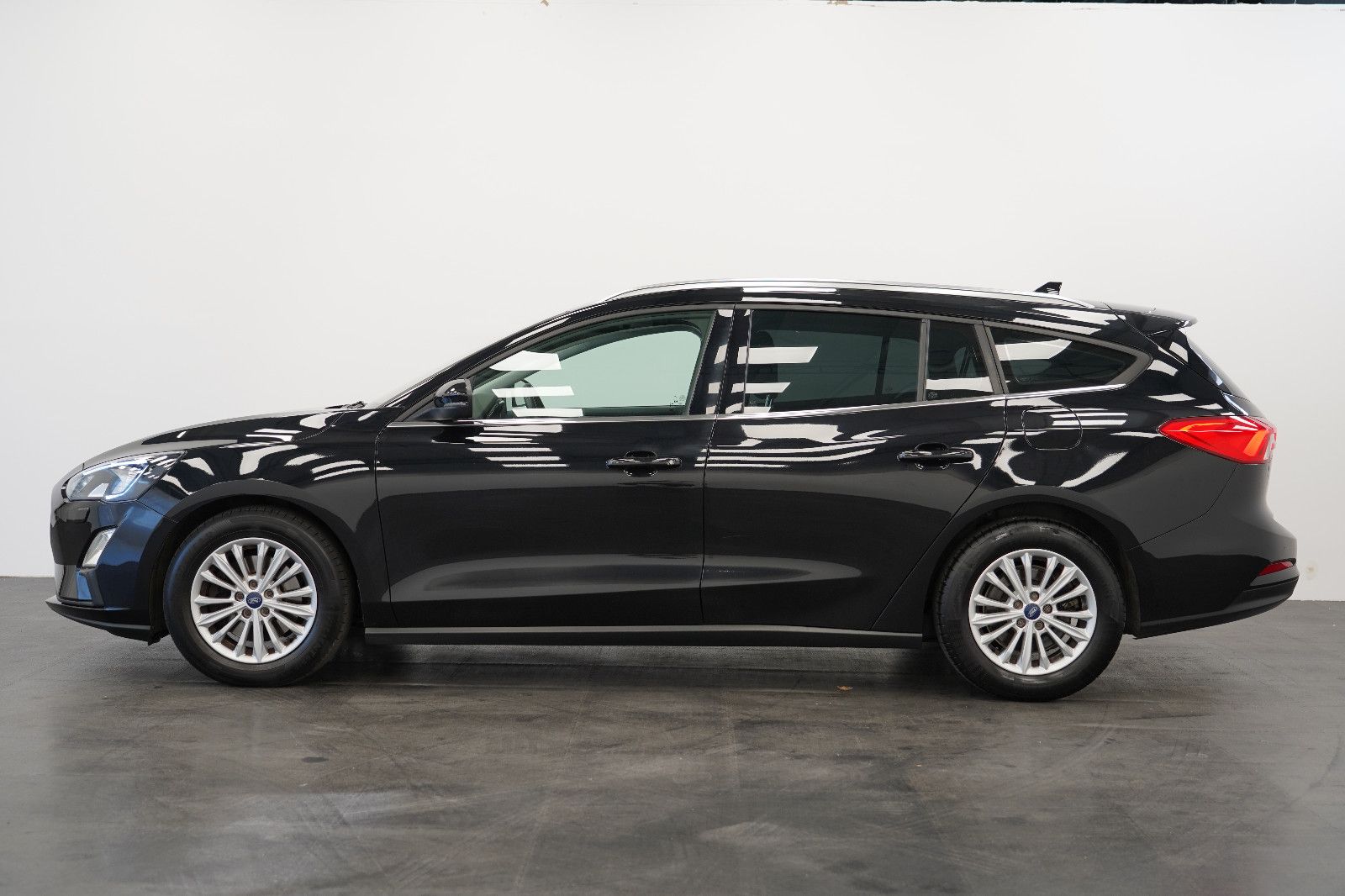 Ford Focus Turnier 1.5 Titanium - Samsaru's Car Outlet