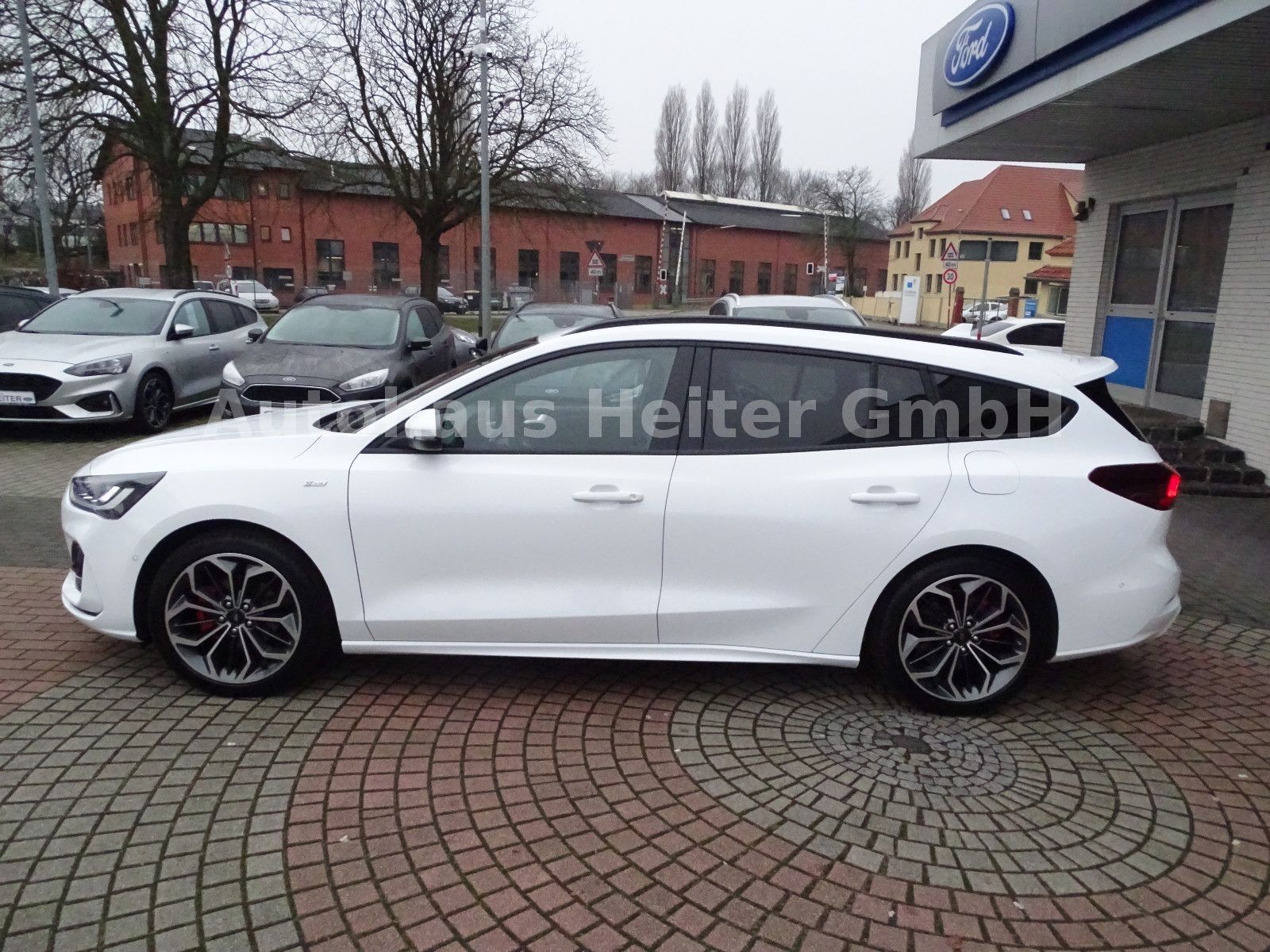 Ford Focus Aut. Turnier ST-Line X / AHK+SYNC4+B&O+ACC