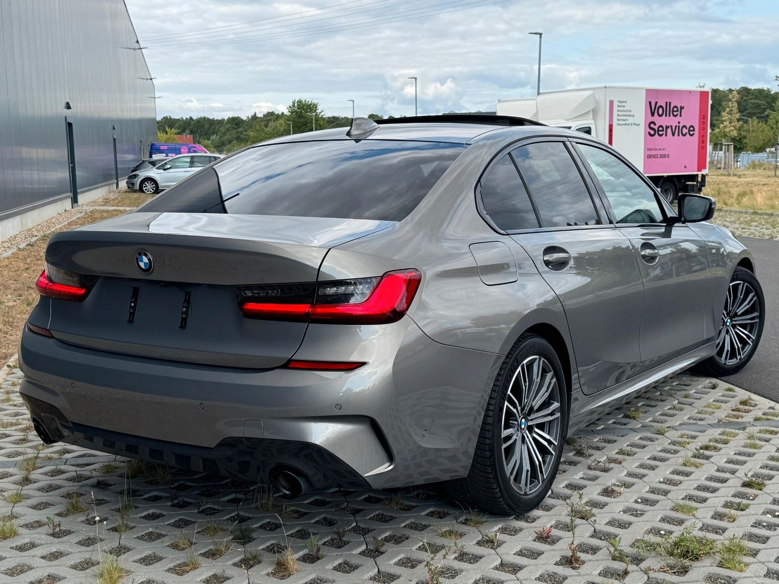 BMW Lim M Sport - Samsaru's Car Outlet