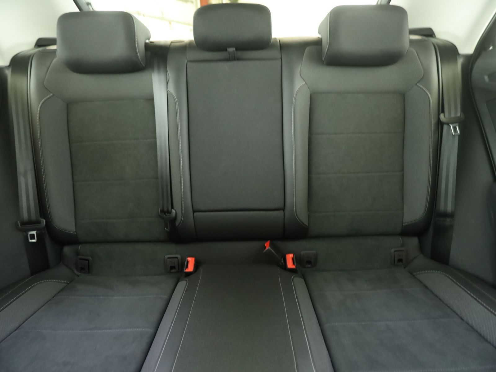 Volkswagen T-Roc 1.0 TSI Style - Samsaru's Car Outlet