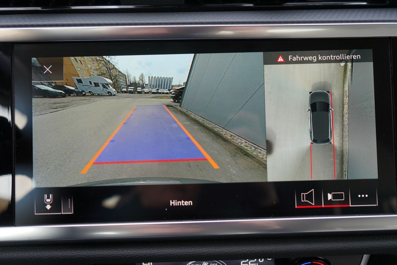 Audi Q3 45 TFSI quattro advanced - Samsaru's Car Outlet
