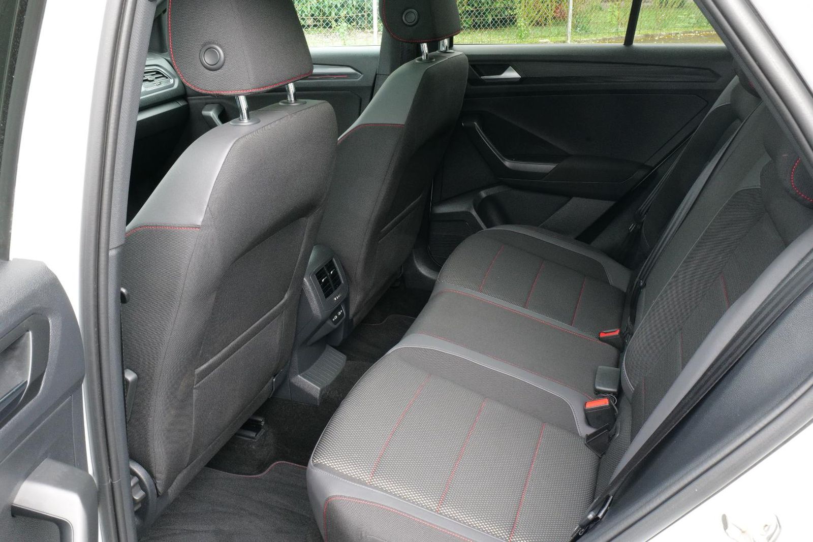 Volkswagen T-ROC Sport 1.5 TSI - Samsaru's Car Outlet