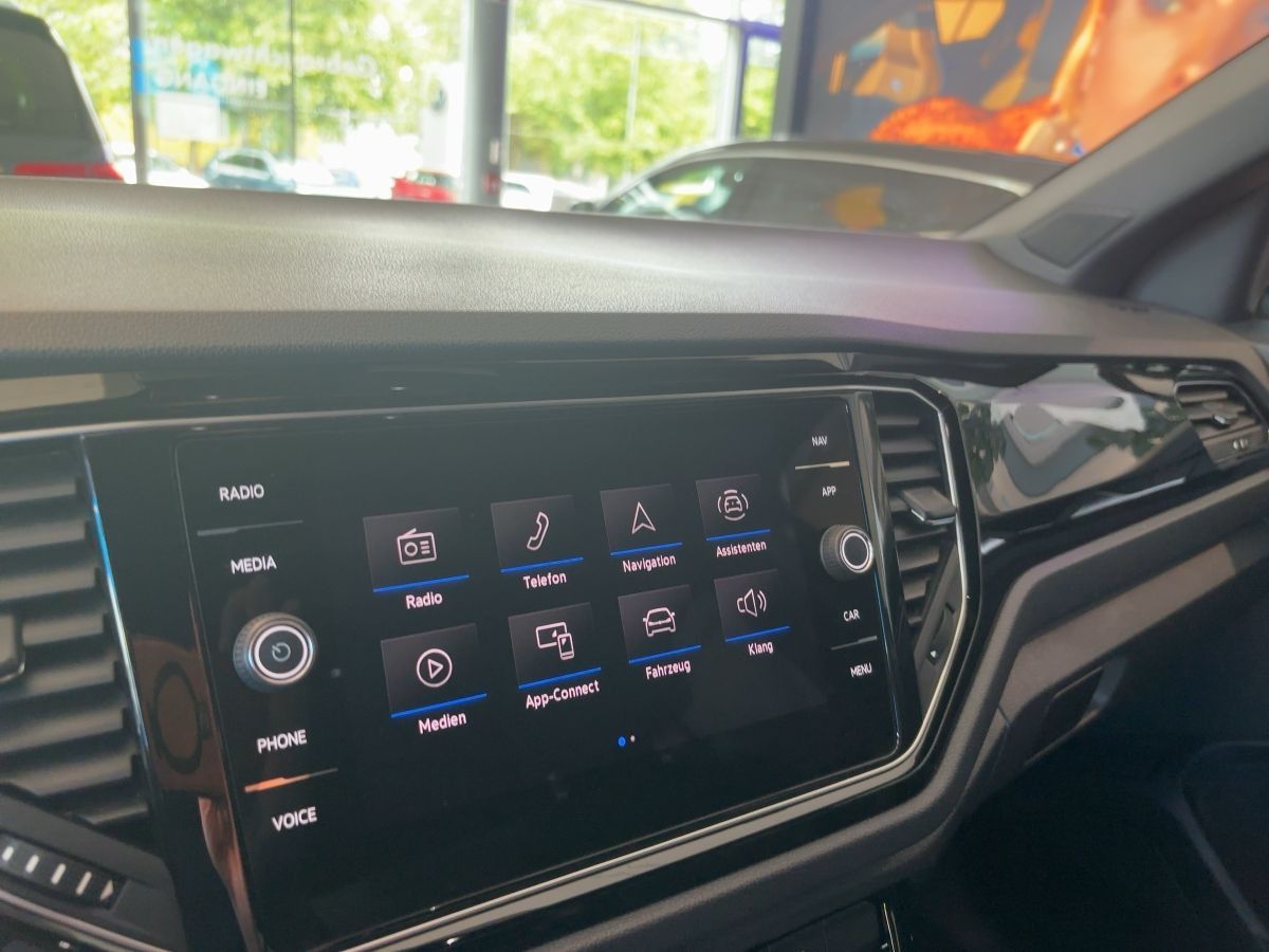 Volkswagen T-Roc 1.5 TSI Sport - Samsaru's Car Outlet