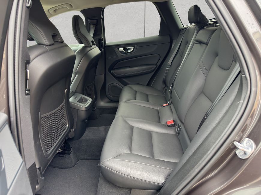 Volvo XC60 B4 AWD Plus-Dark Aut Leder Voll-LED Google-