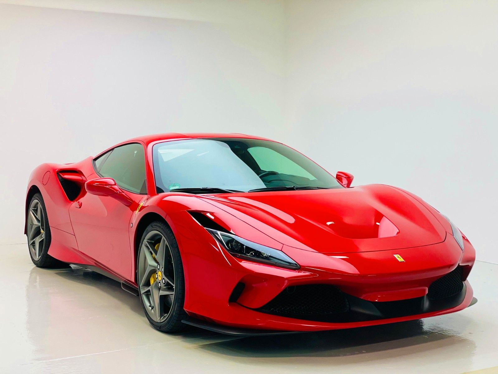 Ferrari F8 - Samsaru's Car Outlet