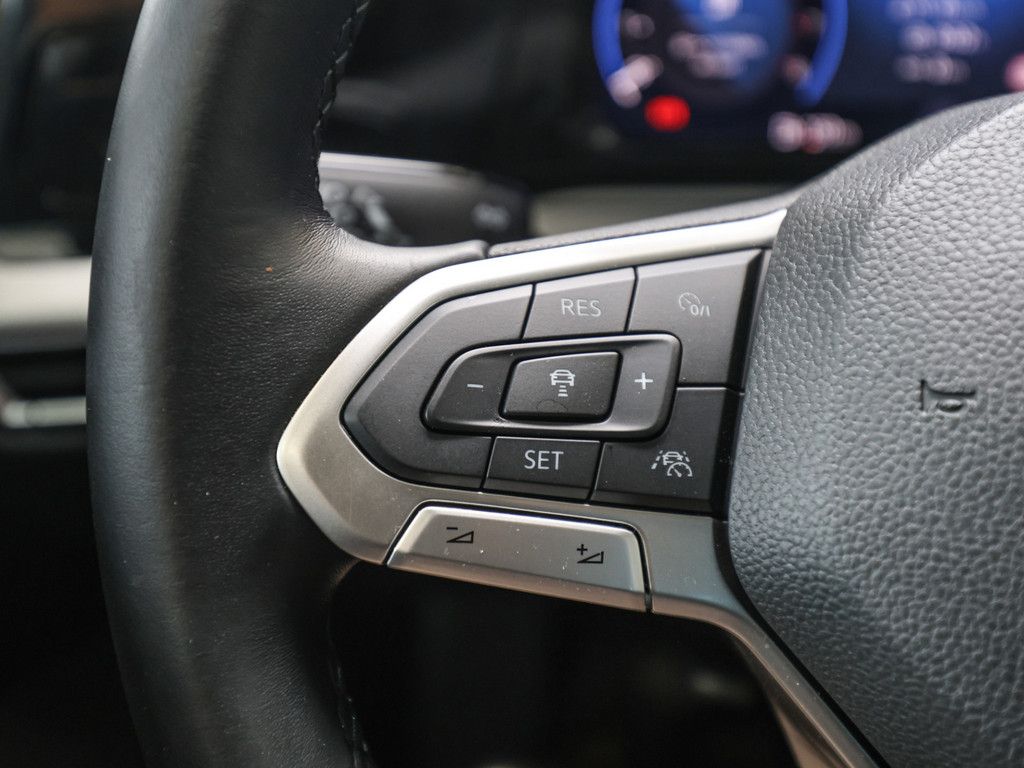 Volkswagen Golf VIII Life 1.0 l TSI - Samsaru's Car Outlet
