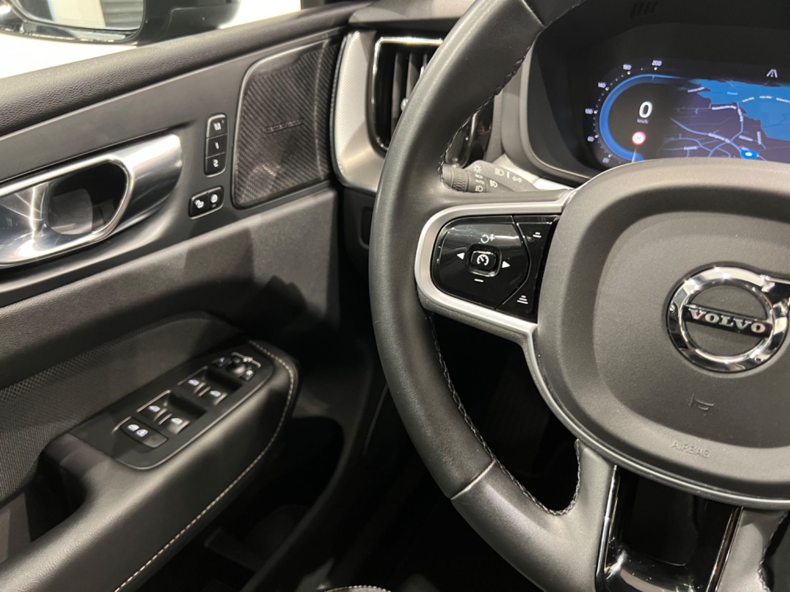Volvo XC60 R Design AWD - Samsaru's Car Outlet