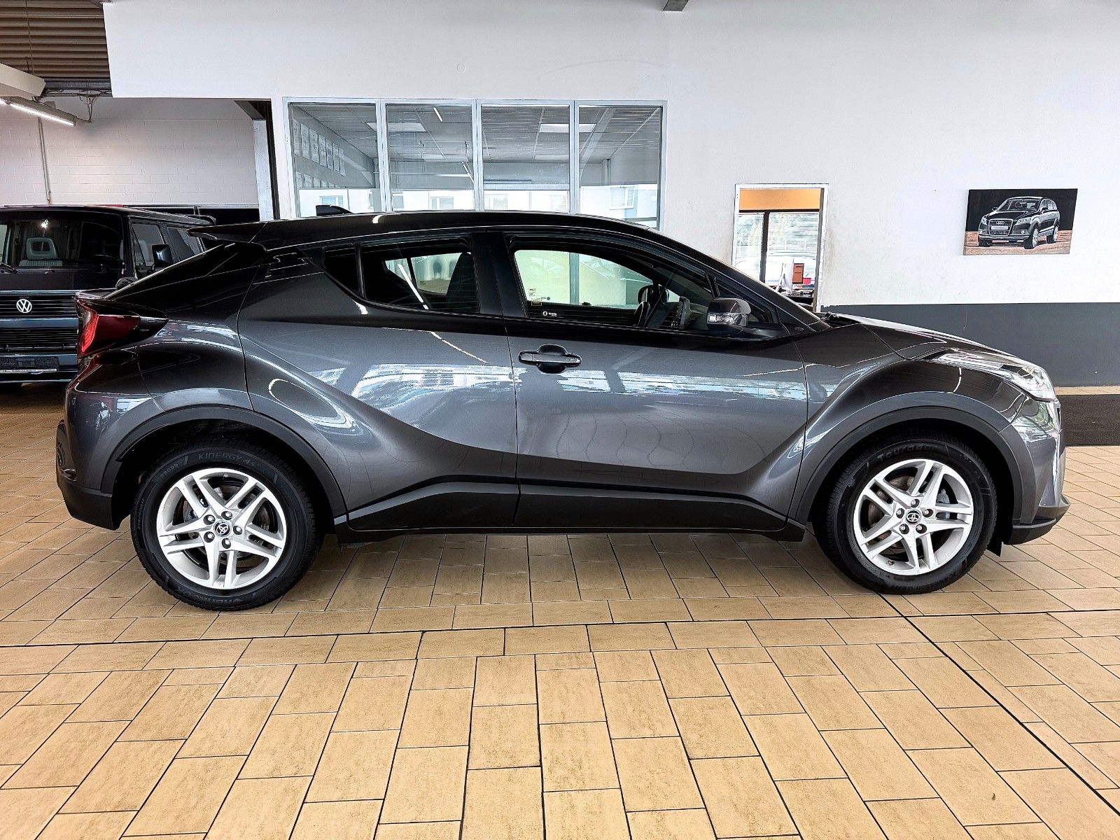 Toyota C-HR Hybrid Business Edition - Samsaru's Car Outlet