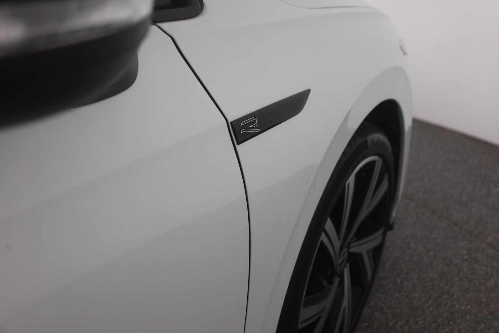 Volkswagen Golf VIII Variant 2.0 TSI DSG R-Line - Samsaru's Car Outlet