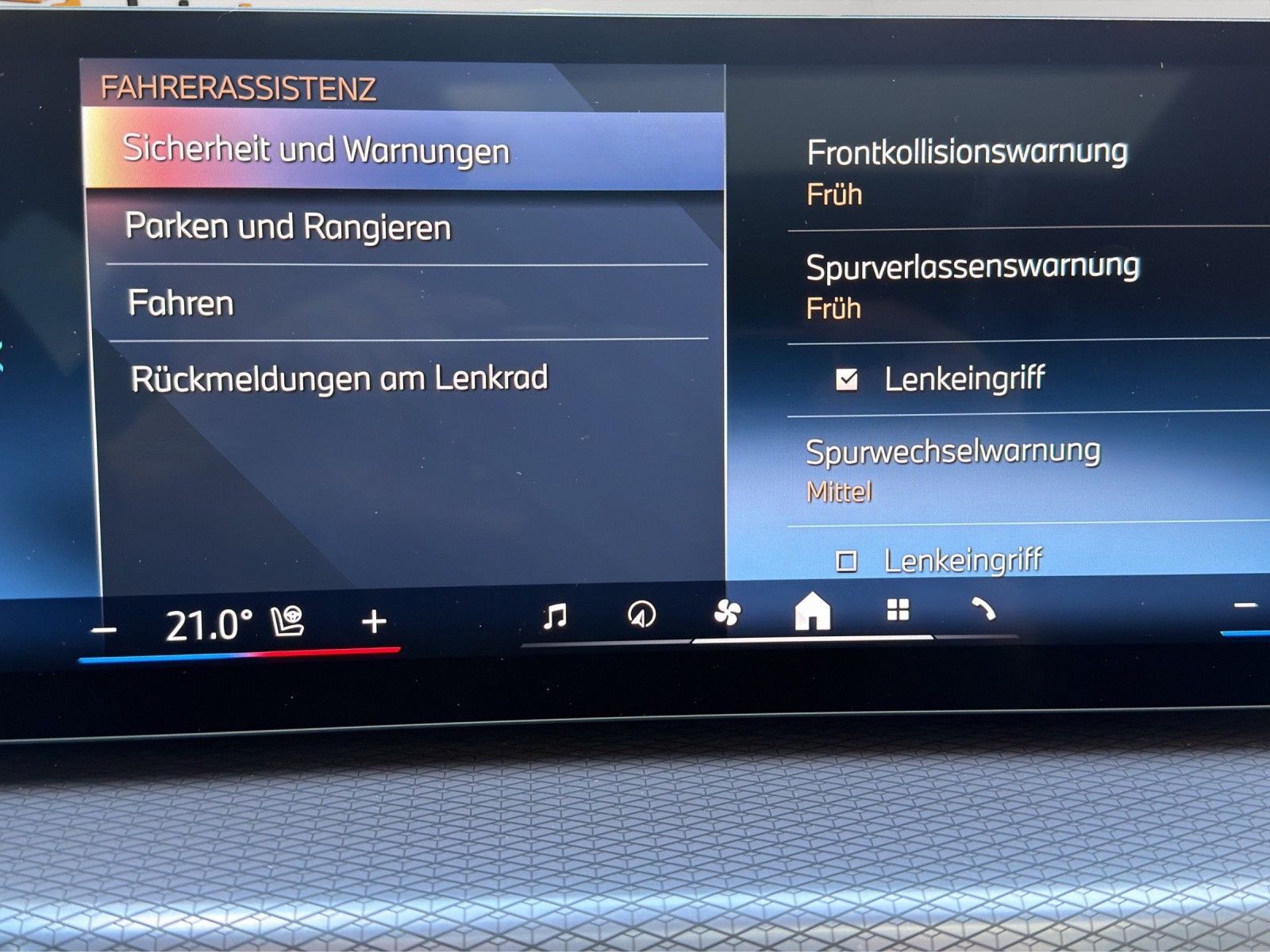 BMW 320 d xDrive M Sport LEDER/PANO/HuD/RFK/STHZ