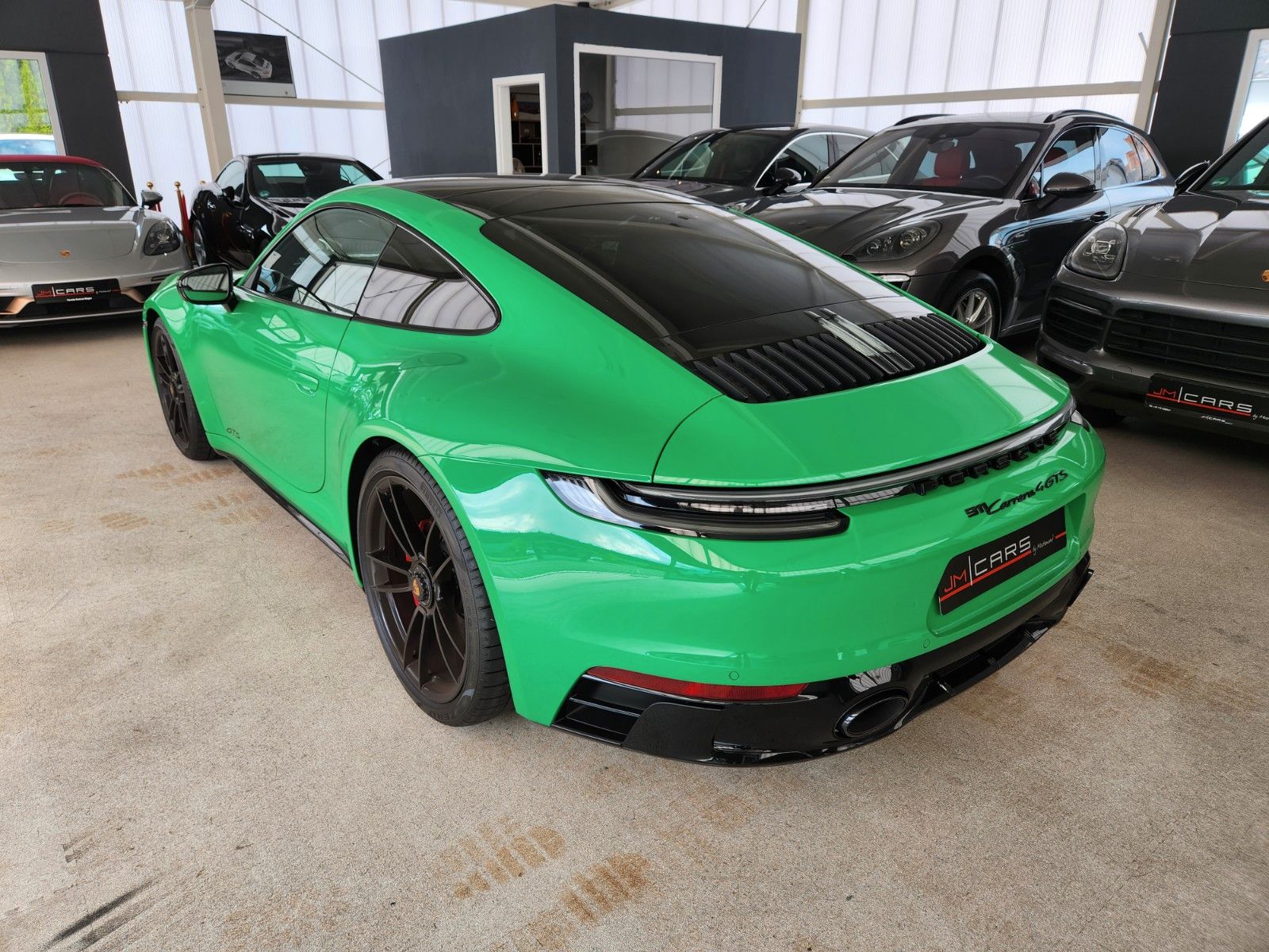 Porsche 992 Carrera 4 GTS Exclusiv - Samsaru's Car Outlet