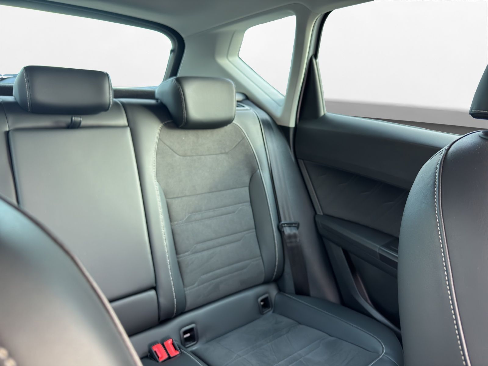 Seat Ateca 1.5 TSI Xperience AHK LED LM 18" Navi 360°