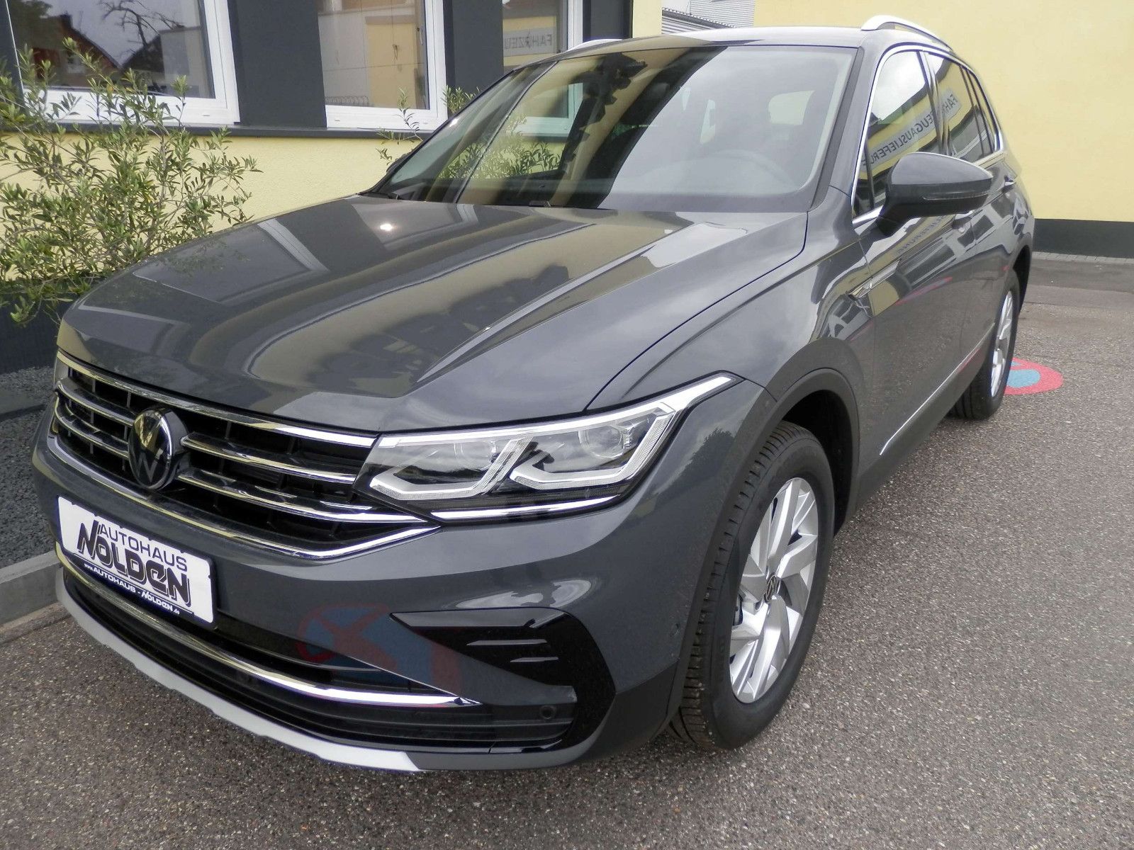 Volkswagen Tiguan Elegance - Samsaru's Car Outlet
