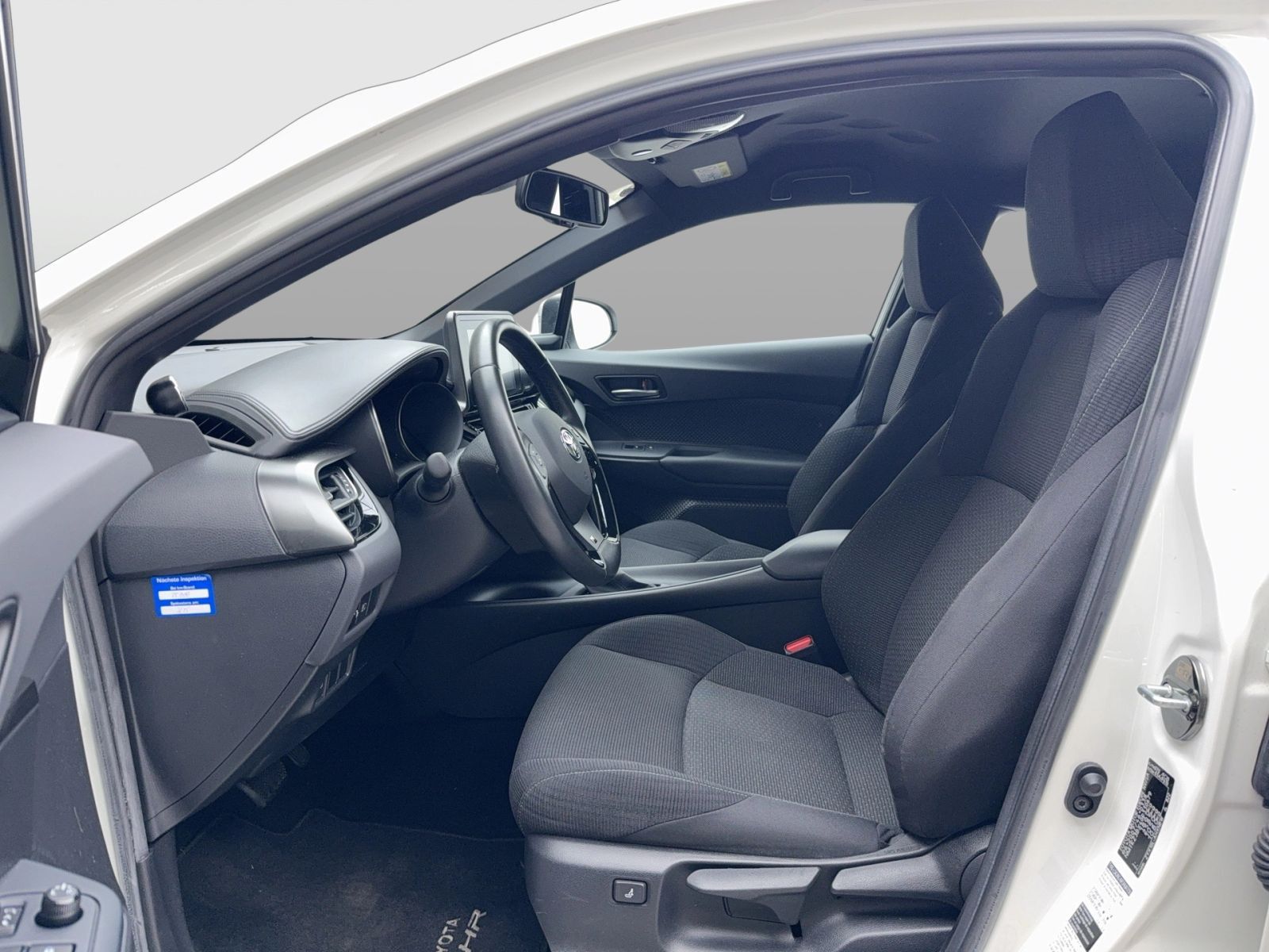 Toyota C-HR 1.8 Hybrid CVT FLOW - Samsaru's Car Outlet