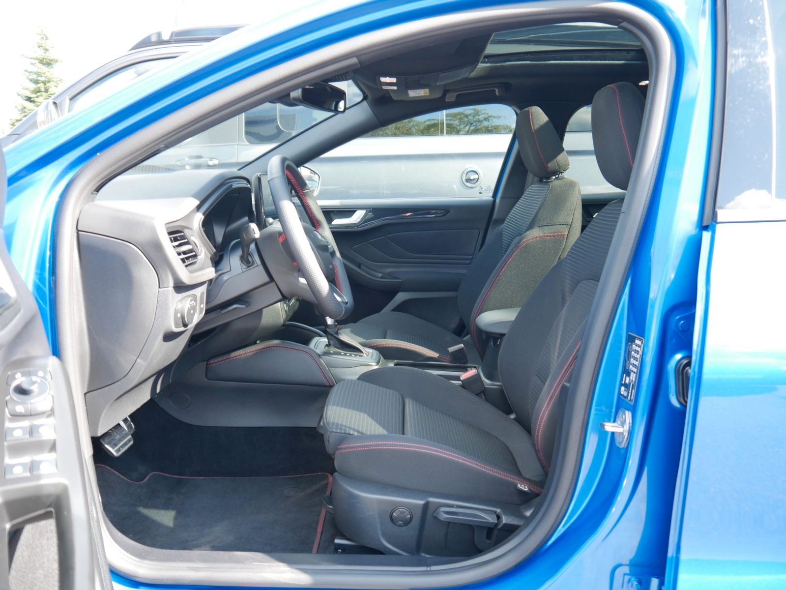 Ford Focus Turnier ST-Line X Autom Matrix Panorama