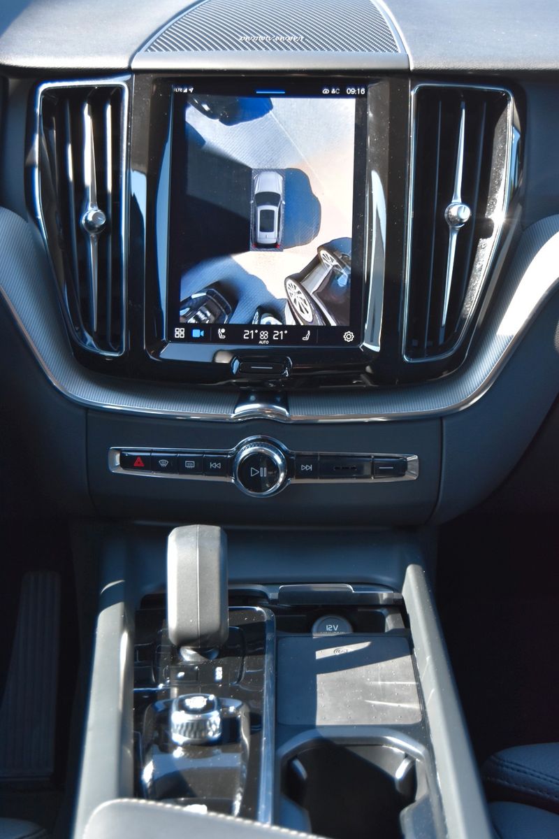 Volvo XC60 Plus Dark AWD ACC/LED/AHKs/HKSound/360CAM