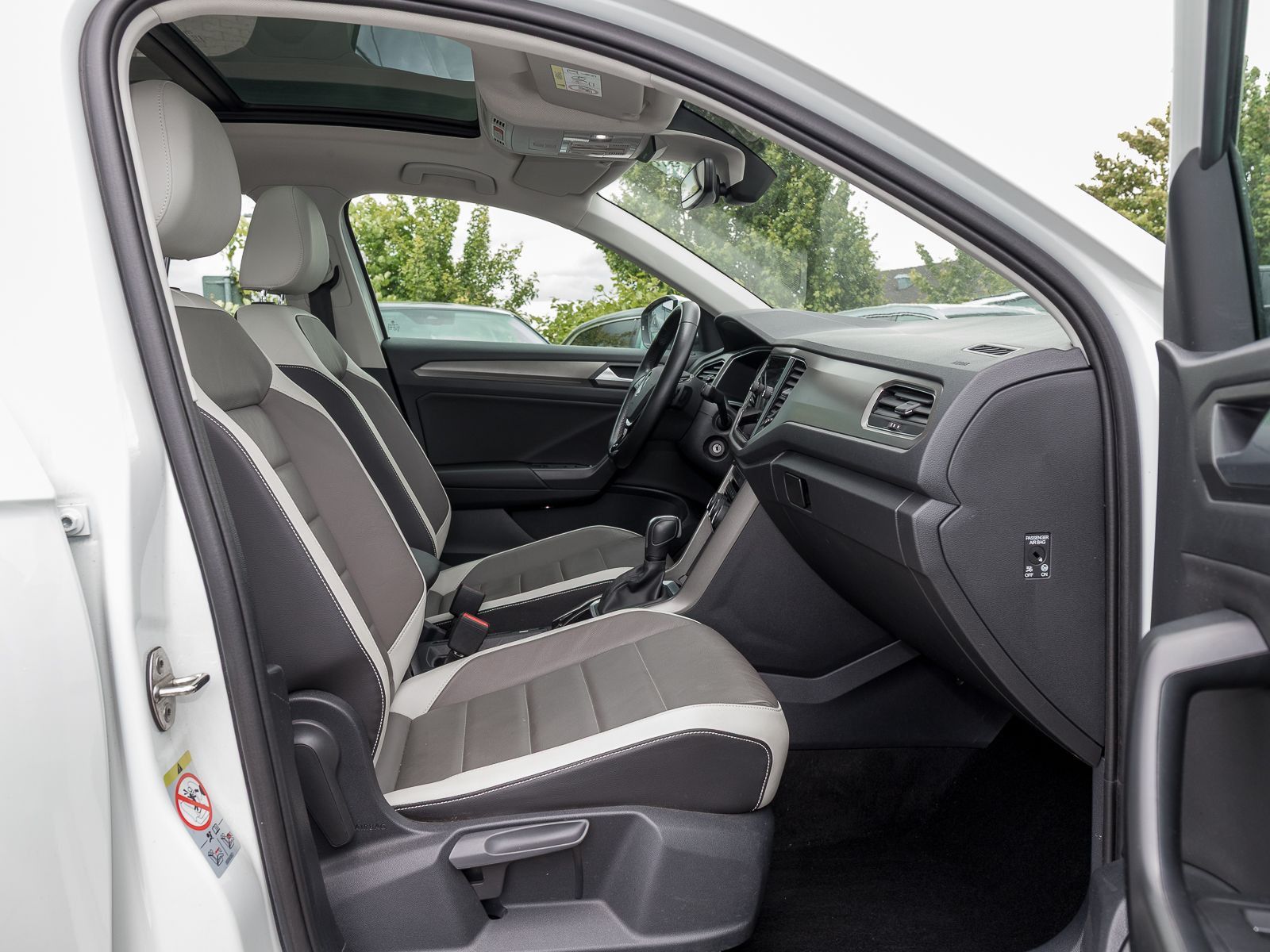 Volkswagen T-Roc 1.5 TSI DSG STYLE - Samsaru's Car Outlet