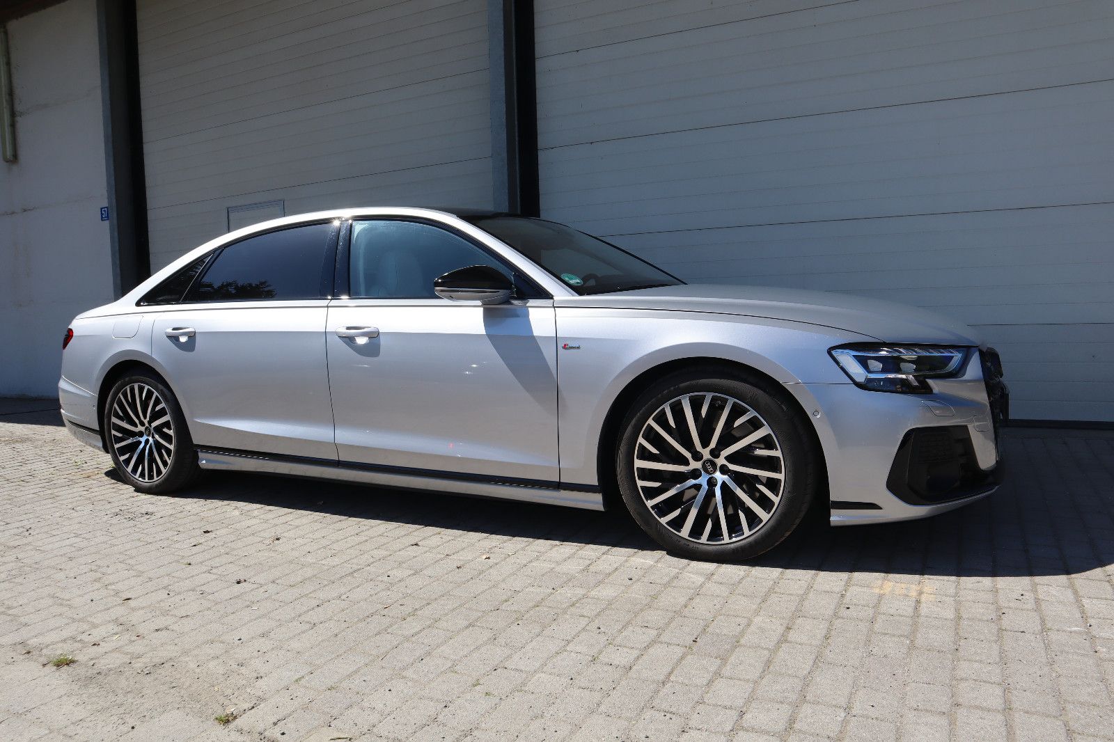 Audi A8L 60 TFSIe lang exclusive S-LINE - Samsaru's Car Outlet