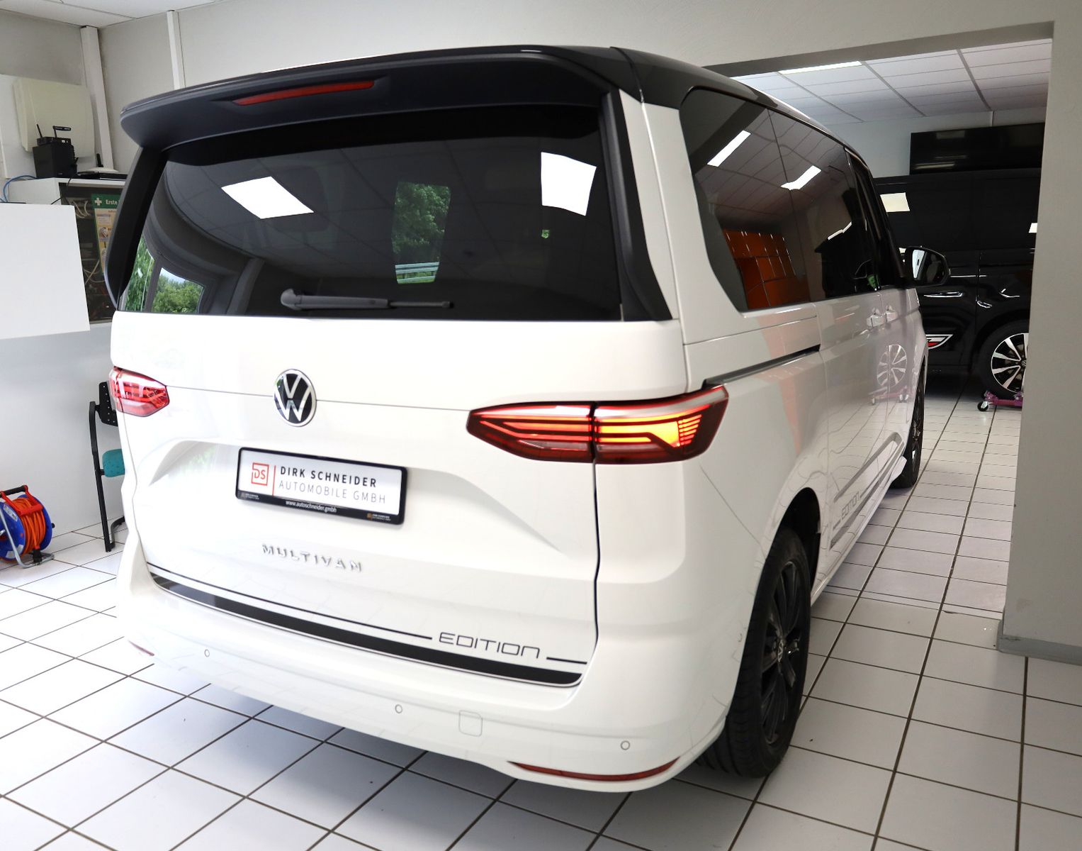 Volkswagen T7 2.0 TDI Multivan Edition - Samsaru's Car Outlet