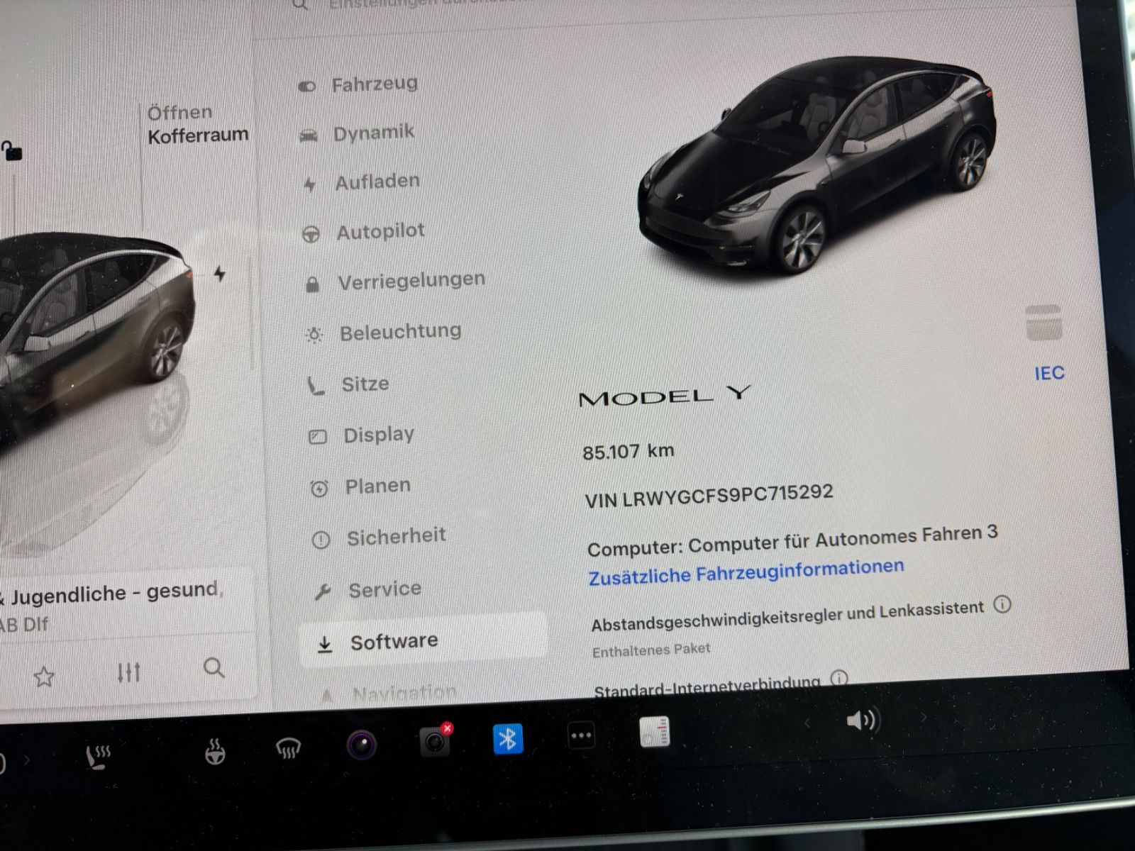 Tesla Model Y RWD Innen weiß