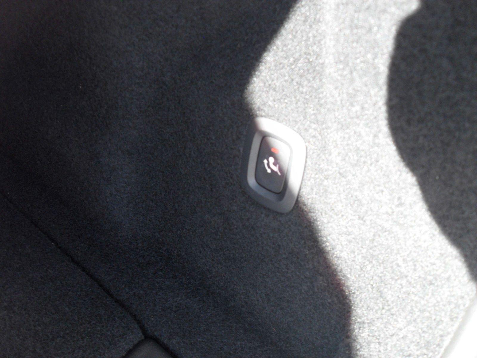 Volvo XC 60 B4 Plus Dark - Samsaru's Car Outlet