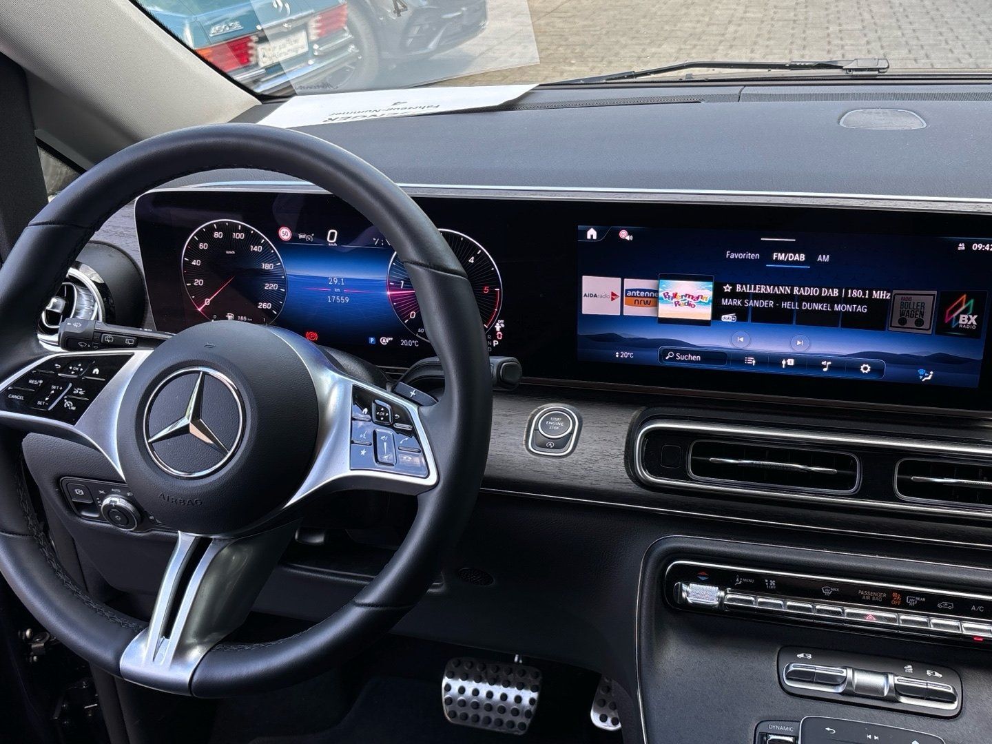 Mercedes-Benz V 300 d Style 4x4 - Samsaru's Car Outlet