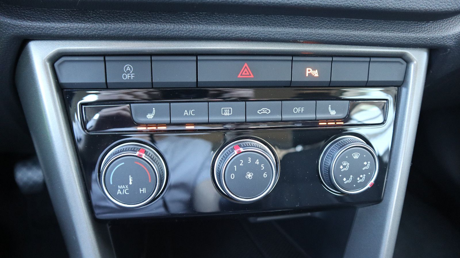Volkswagen T-Roc Style 2.0 TDI - Samsaru's Car Outlet