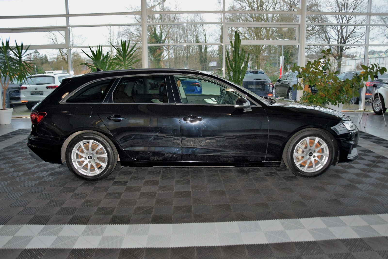 Audi A4 Av 50 TDI qu - Samsaru's Car Outlet