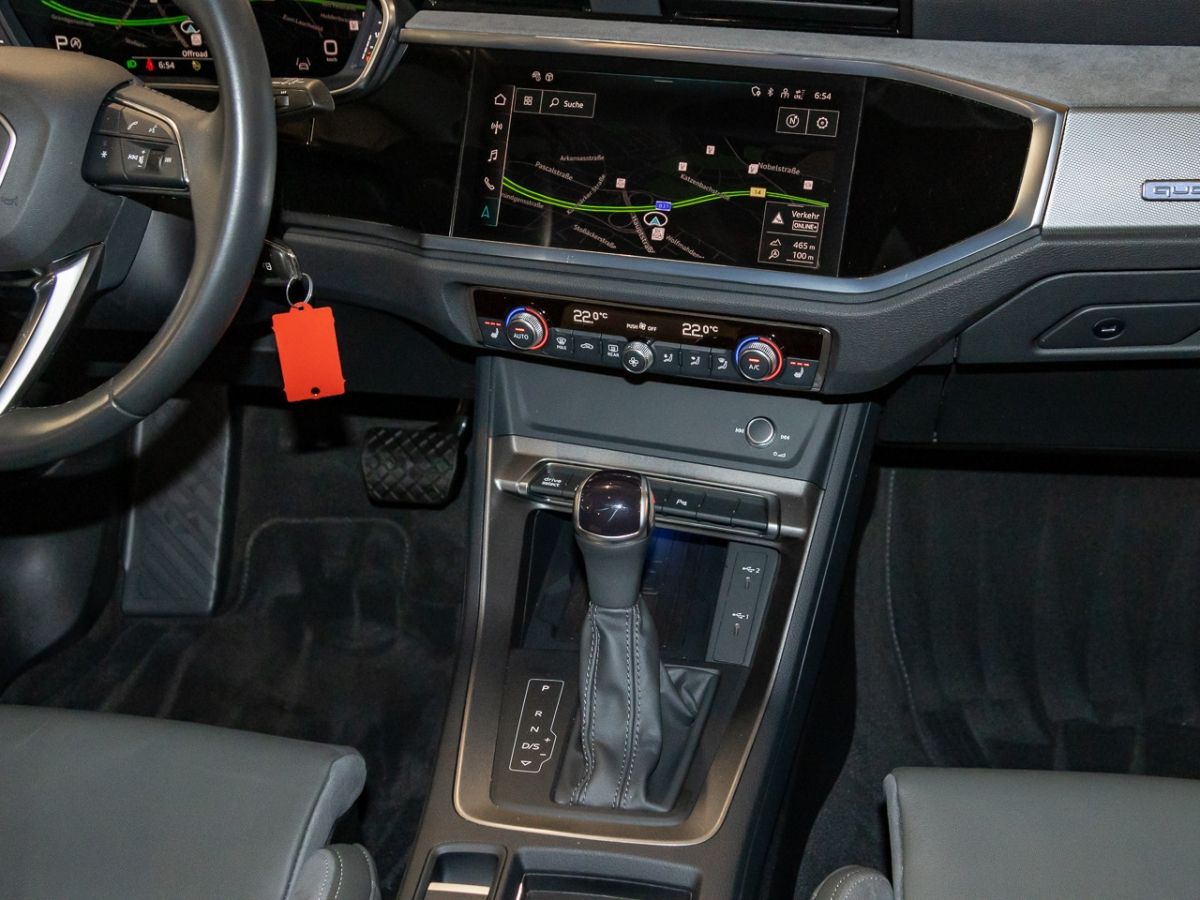 Audi Q3 Sportback 45 TFSI qu design selection - Samsaru's Car Outlet