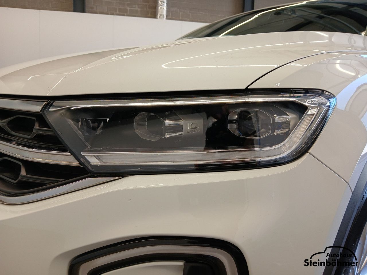 Volkswagen T-Roc Style 1.5TSI DSG Plus - Samsaru's Car Outlet