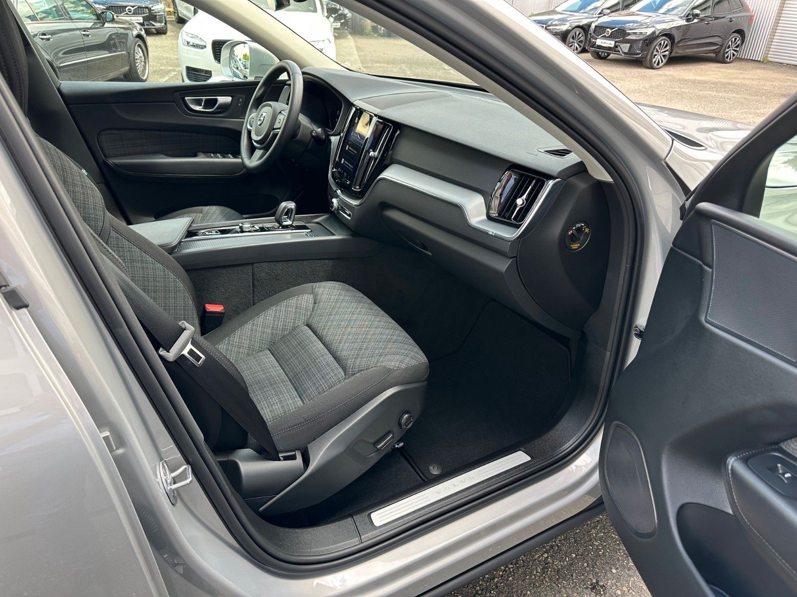 Volvo XC60 B4 Diesel Core - Samsaru's Car Outlet