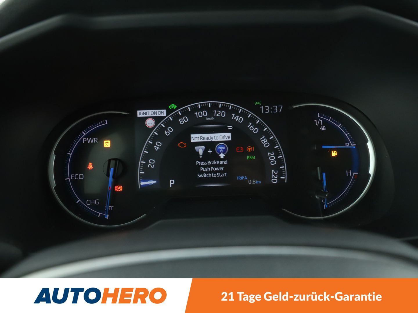 Toyota RAV 4 2.5 Hybrid 4x4 Lounge - Samsaru's Car Outlet