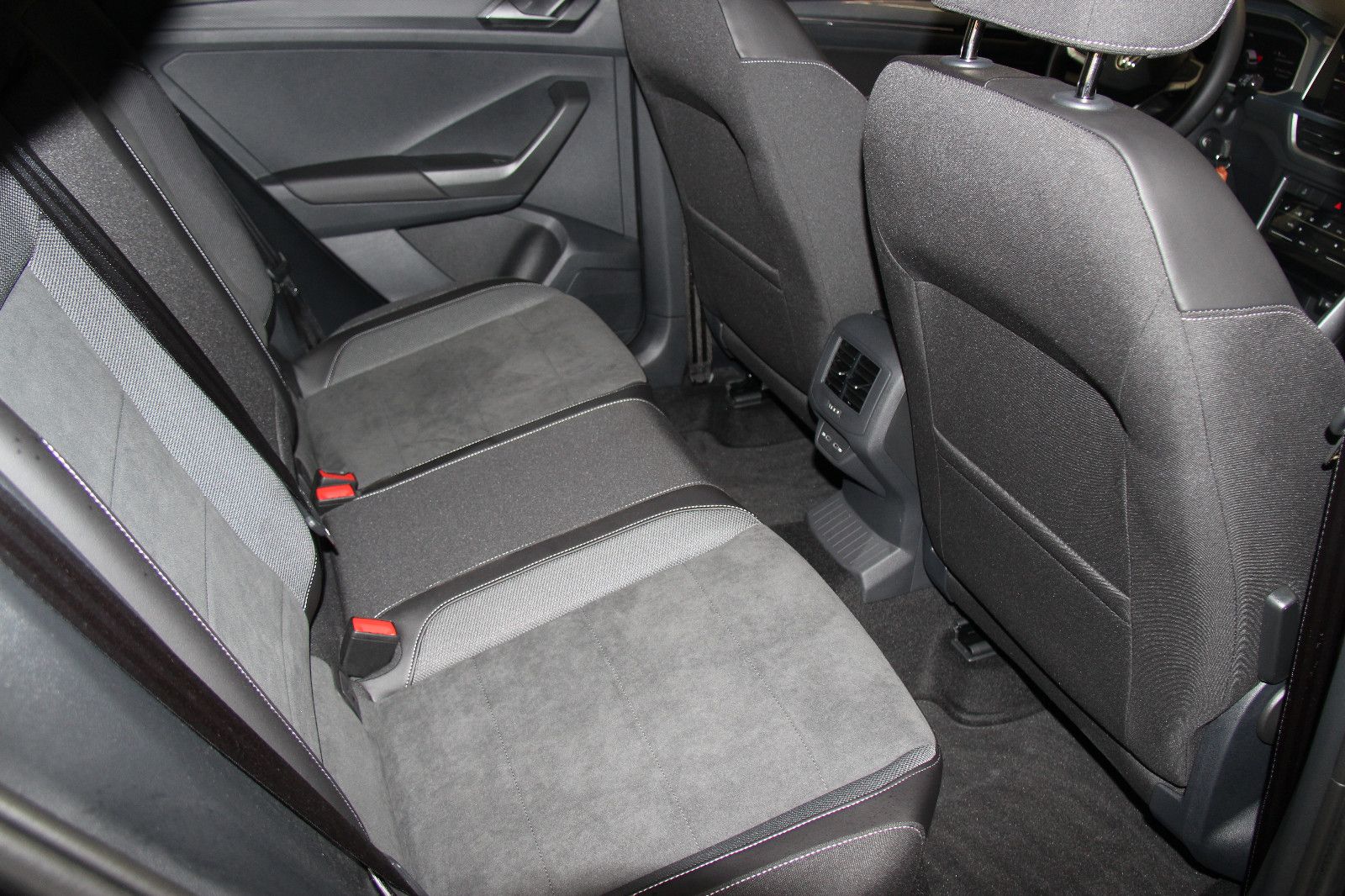 Volkswagen T-Roc Style 1.5 TSI DSG - Samsaru's Car Outlet