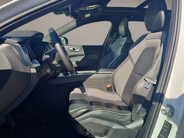 Volvo XC60 B4 Plus Dark - Samsaru's Car Outlet