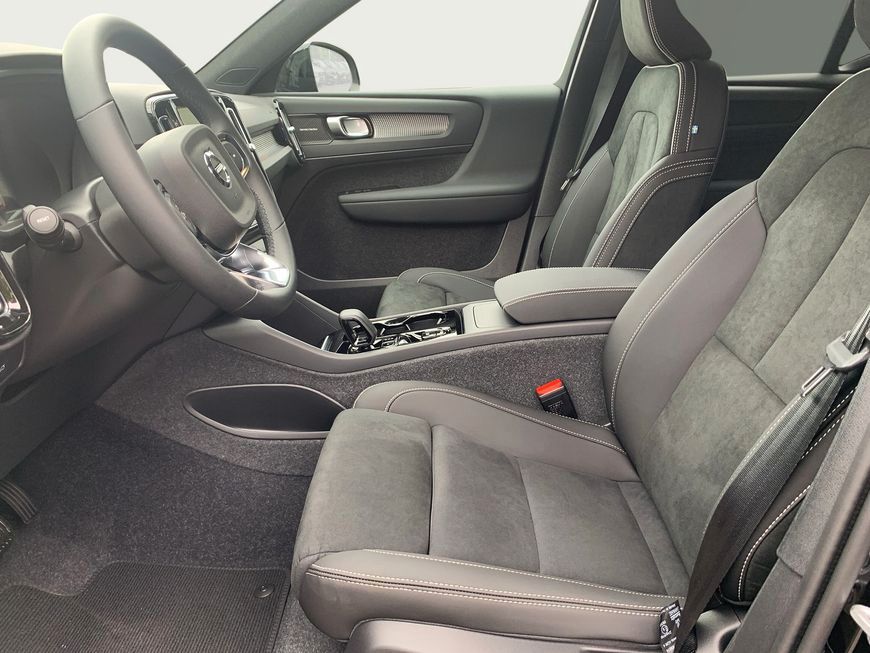 Volvo XC40 B4 B DKG Ultra Dark