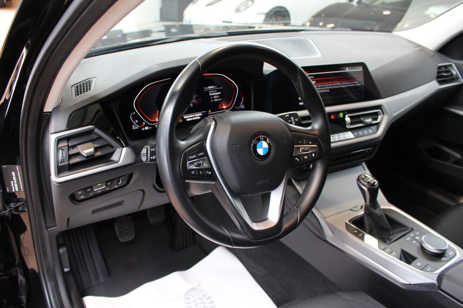 BMW 318d Touring Advantage - Samsaru's Car Outlet