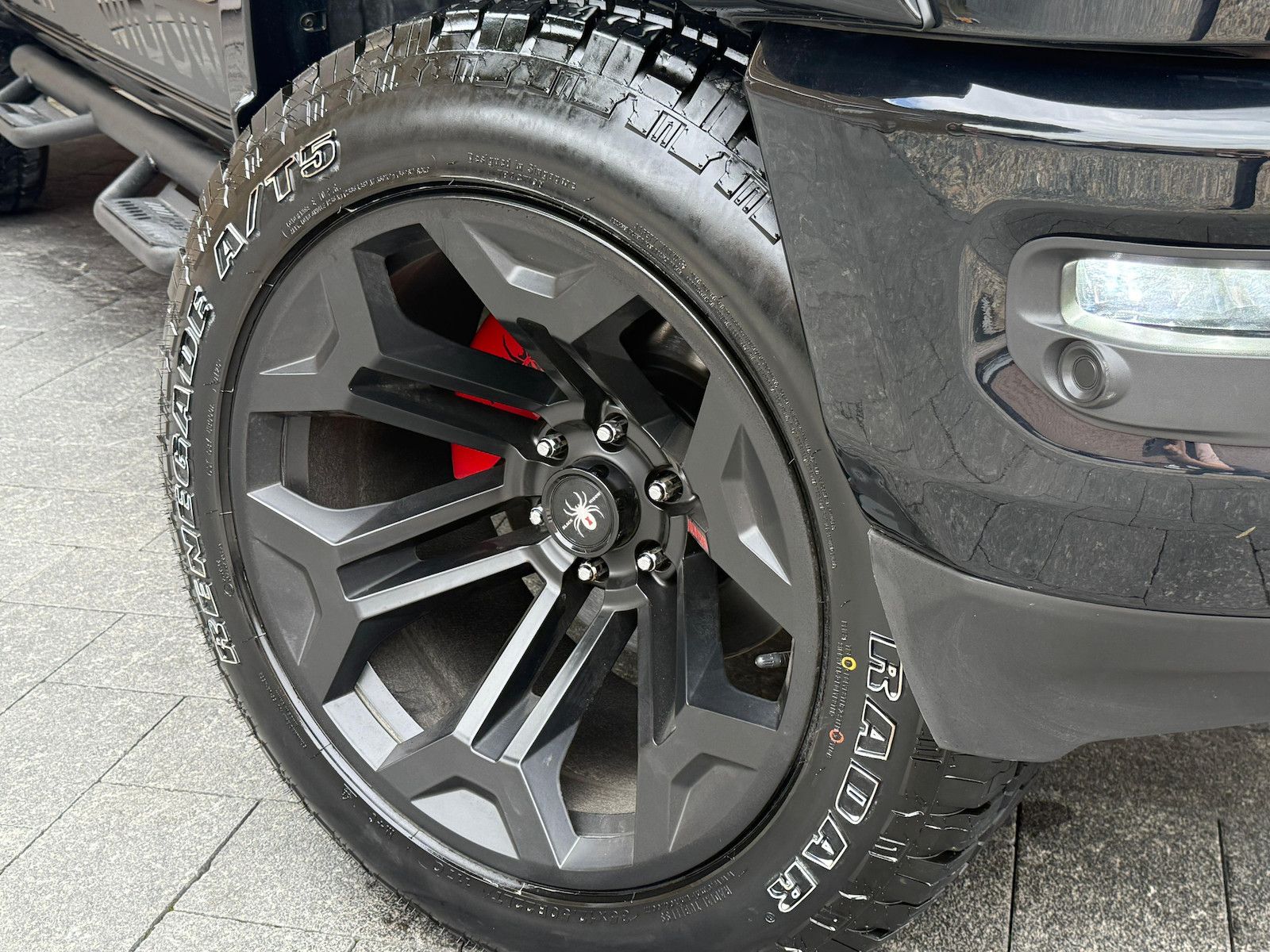 Dodge RAM 1500 6´´ BLACK WIDOW 5.7L 12´´ LED
